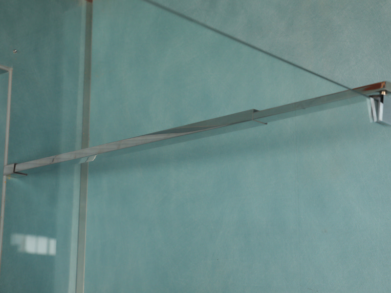 RSQA zaokretna tuš kabina, prozirno kaljeno staklo, kromirani aluminijski profil, ručka s dvostrukim rupama, s pladnjem RSQA zaokretna tuš kabina, prozirno kaljeno staklo, kromirani aluminijski profil, ručka s dvostrukim rupama, s pladnjem