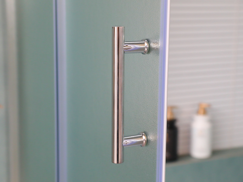 RE klizna tuš kabina, mat kaljeno staklo, kromirani aluminijski profil, ručka s dvostrukim rupama, s pladnjem RE klizna tuš kabina, mat kaljeno staklo, kromirani aluminijski profil, ručka s dvostrukim rupama, s pladnjem