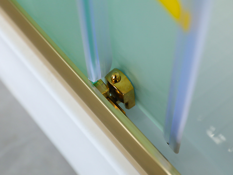 RE klizna tuš kabina, mat kaljeno staklo s tiskom, zlatni aluminijski profil, ručka s dvostrukim rupama, s pladnjem RE klizna tuš kabina, mat kaljeno staklo s tiskom, zlatni aluminijski profil, ručka s dvostrukim rupama, s pladnjem