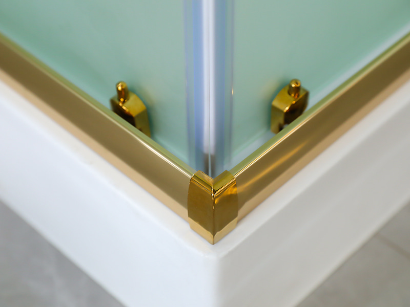 RE klizna tuš kabina, mat kaljeno staklo s tiskom, zlatni aluminijski profil, ručka s dvostrukim rupama, s pladnjem RE klizna tuš kabina, mat kaljeno staklo s tiskom, zlatni aluminijski profil, ručka s dvostrukim rupama, s pladnjem