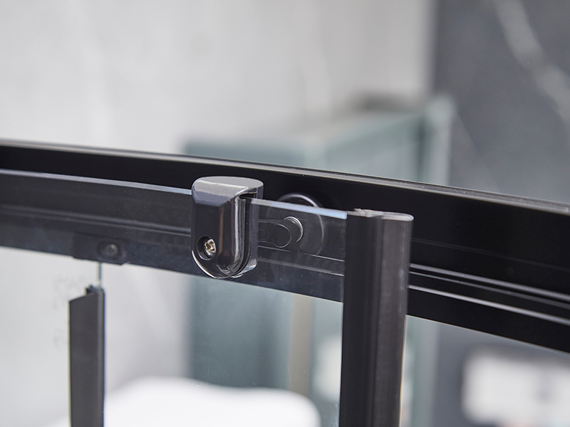 SE klizna staklena vrata za tuš kabinu, crni aluminijski profil SE klizna staklena vrata za tuš kabinu, crni aluminijski profil