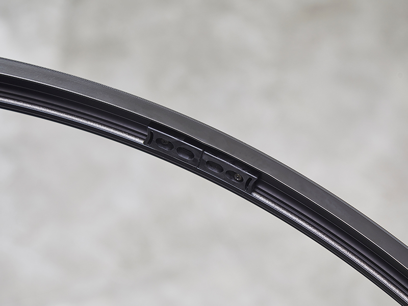 SE klizna staklena vrata za tuš kabinu, crni aluminijski profil SE klizna staklena vrata za tuš kabinu, crni aluminijski profil