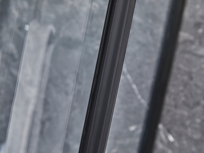 SE klizna staklena vrata za tuš kabinu, crni aluminijski profil SE klizna staklena vrata za tuš kabinu, crni aluminijski profil