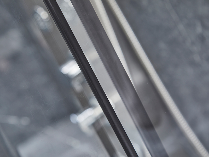 SE klizna staklena vrata za tuš kabinu, crni aluminijski profil SE klizna staklena vrata za tuš kabinu, crni aluminijski profil