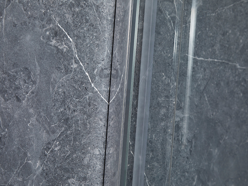 Klizna tuš kabina SE s kromiranim aluminijskim profilom za kupaonicu Klizna tuš kabina SE s kromiranim aluminijskim profilom za kupaonicu